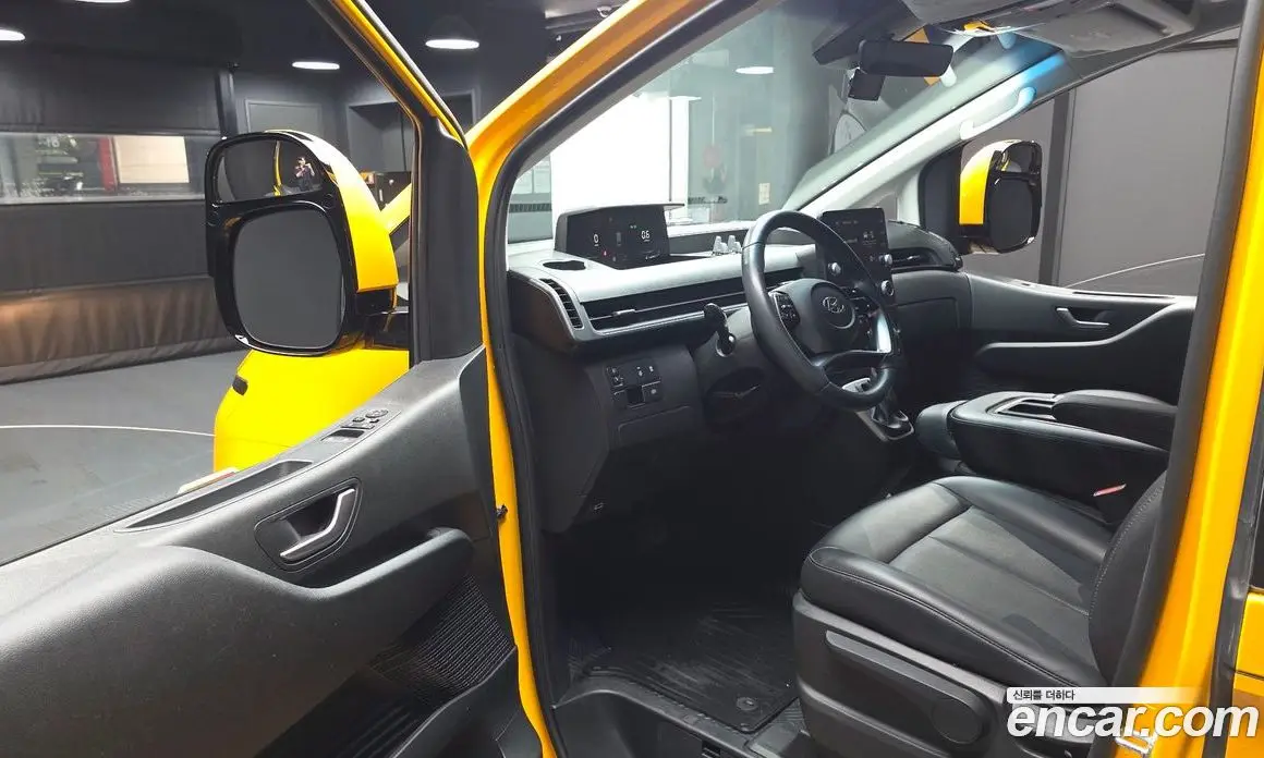 Hyundai Staria 2023 3.5 автомат (гидро), фото 10
