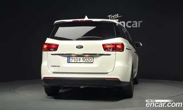 Kia Carnival 2020 2.2 автомат (гидро), миниатюра 4