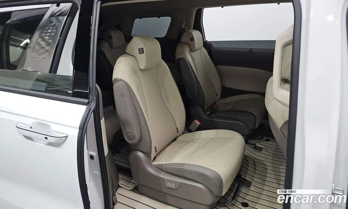 Kia Carnival 2025 3.5 автомат (гидро), фото 16