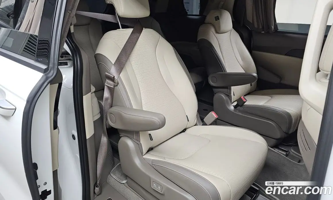 Kia Carnival 2025 1.6 автомат (гидро), фото 17
