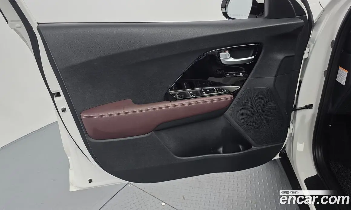 Kia Niro 2021 1.6 автомат (гидро), фото 14