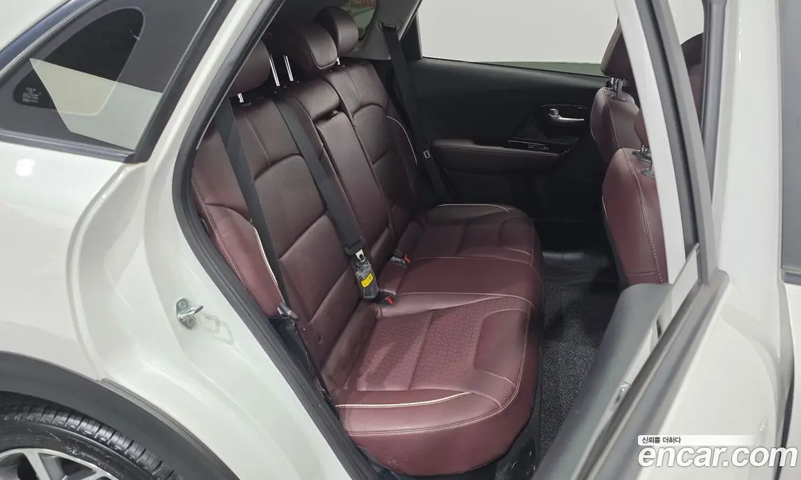 Kia Niro 2021 1.6 автомат (гидро), фото 17