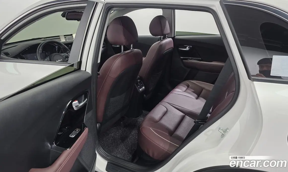 Kia Niro 2021 1.6 автомат (гидро), фото 18