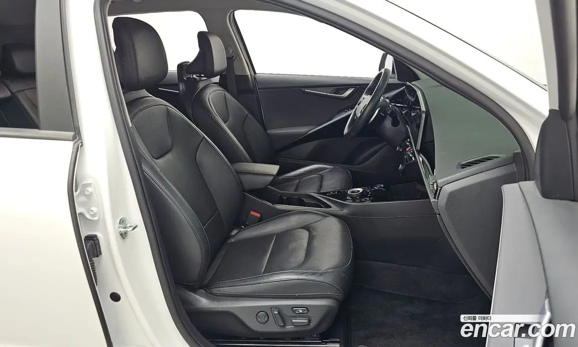 Kia Niro 2022 1.6 автомат (гидро), фото 15