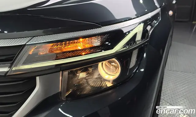 Kia Seltos 2023 2.0 автомат (гидро), миниатюра 7