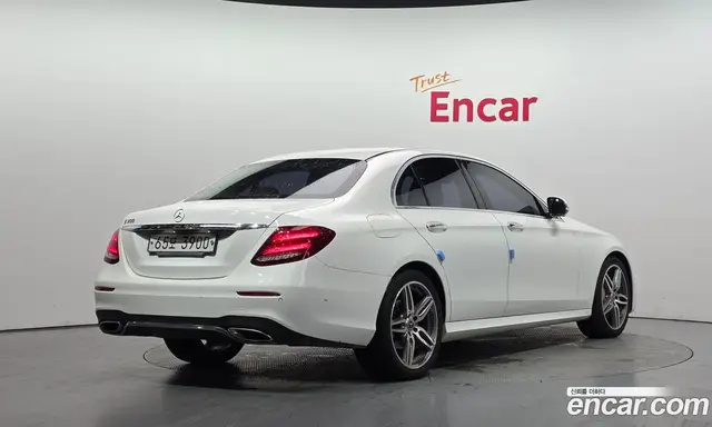 Mercedes-Benz E-Class 2018 2.0 автомат (гидро), миниатюра 2