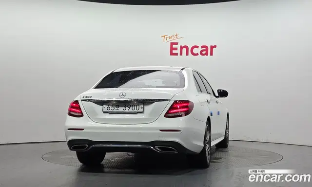 Mercedes-Benz E-Class 2018 2.0 автомат (гидро), миниатюра 4