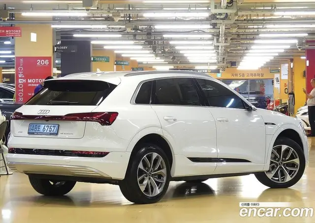 Audi e-tron 2022 0.2 автомат (гидро), миниатюра 2