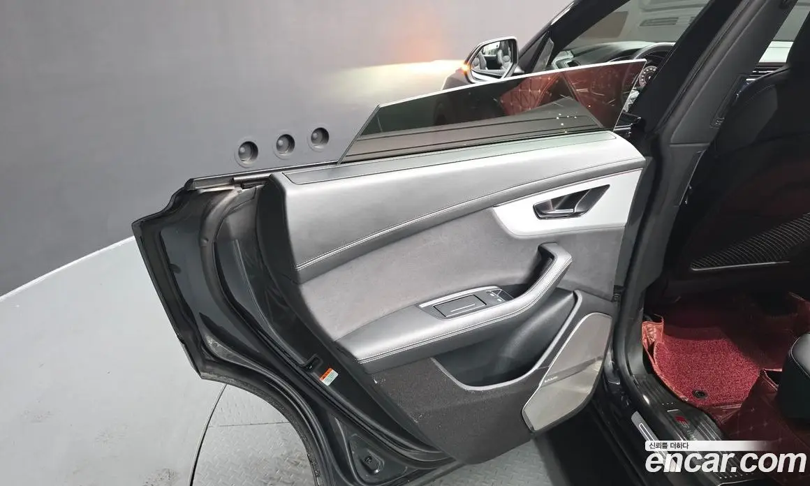 Audi Q8 2023 3.0 автомат (гидро), фото 15