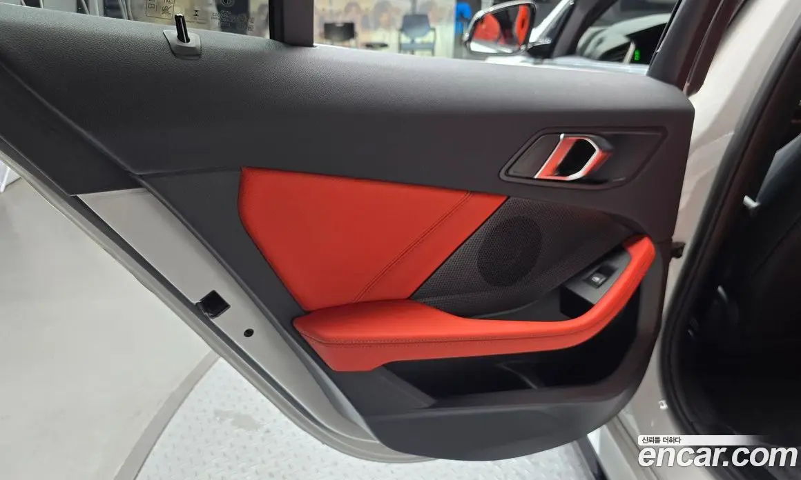BMW 1 серия 2023 2.0 автомат (гидро), фото 15