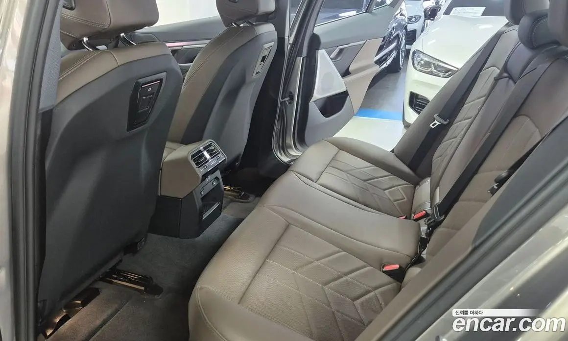 BMW 5 серия 2025 2.0 автомат (гидро), фото 11