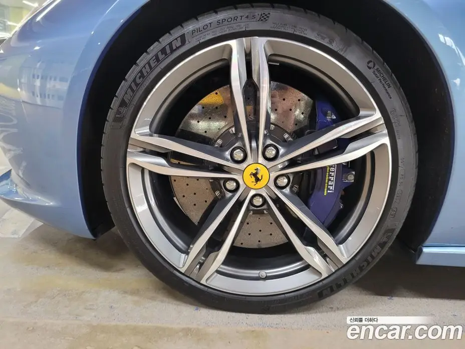 Ferrari GTC4 Lusso 2019 6.3 автомат (гидро), фото 19
