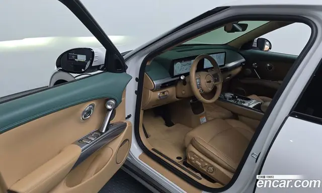 Genesis GV60 2023 0.1 автомат (гидро), миниатюра 12