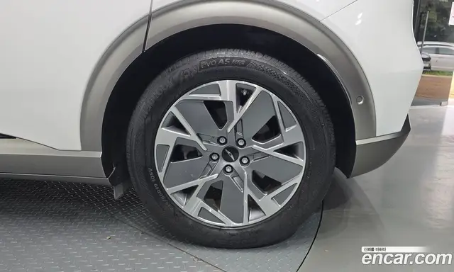 Genesis GV60 2023 0.1 автомат (гидро), миниатюра 6