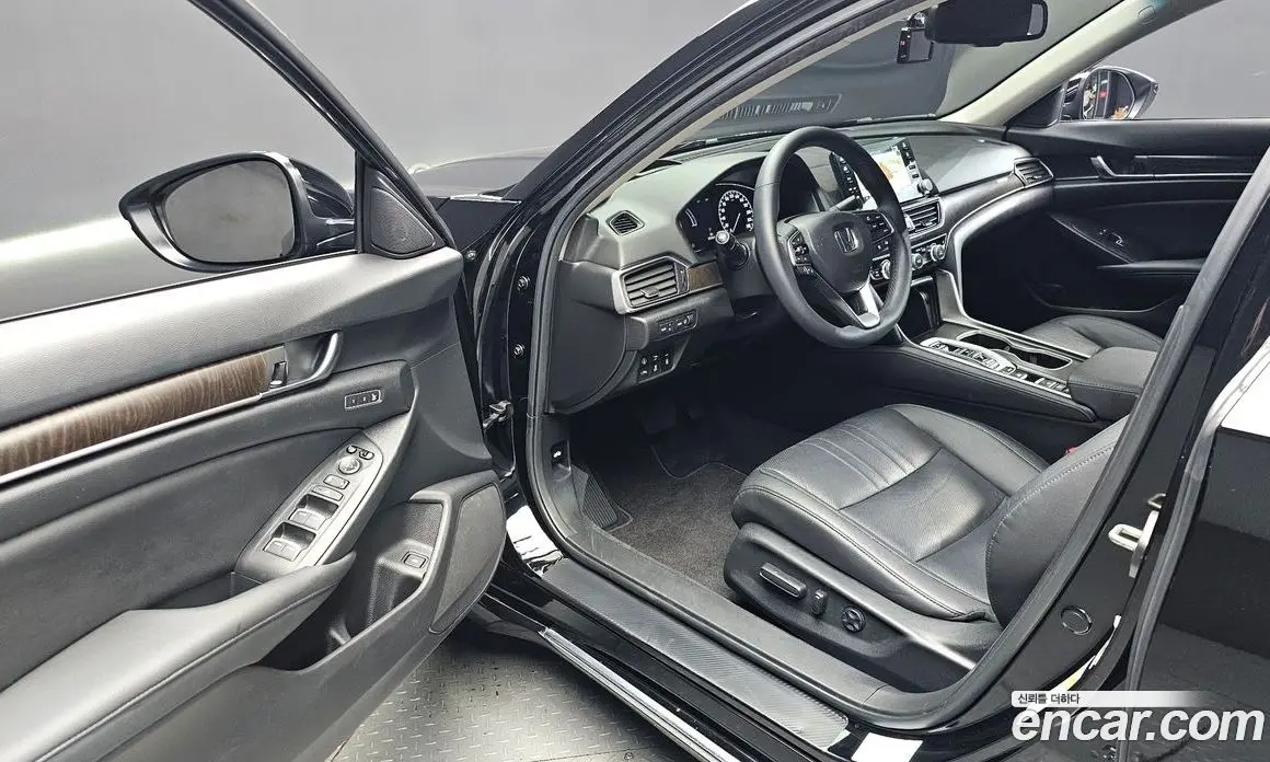 Honda Accord 2019 2.0 автомат (гидро), фото 13