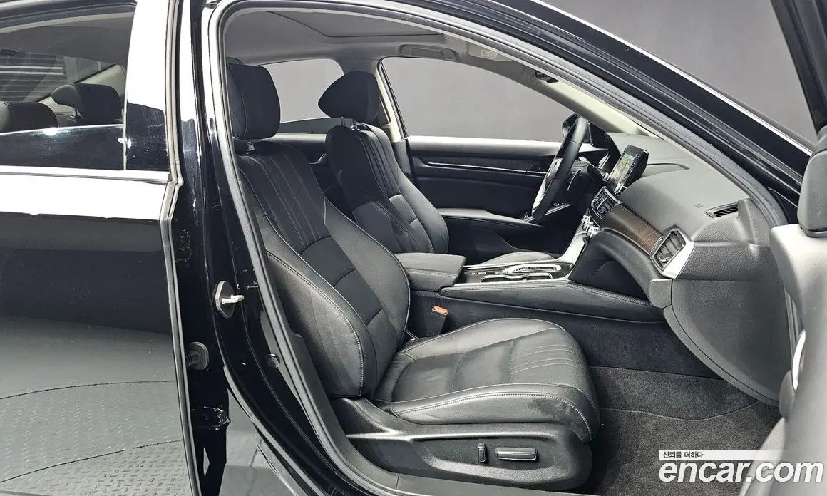 Honda Accord 2019 2.0 автомат (гидро), фото 16
