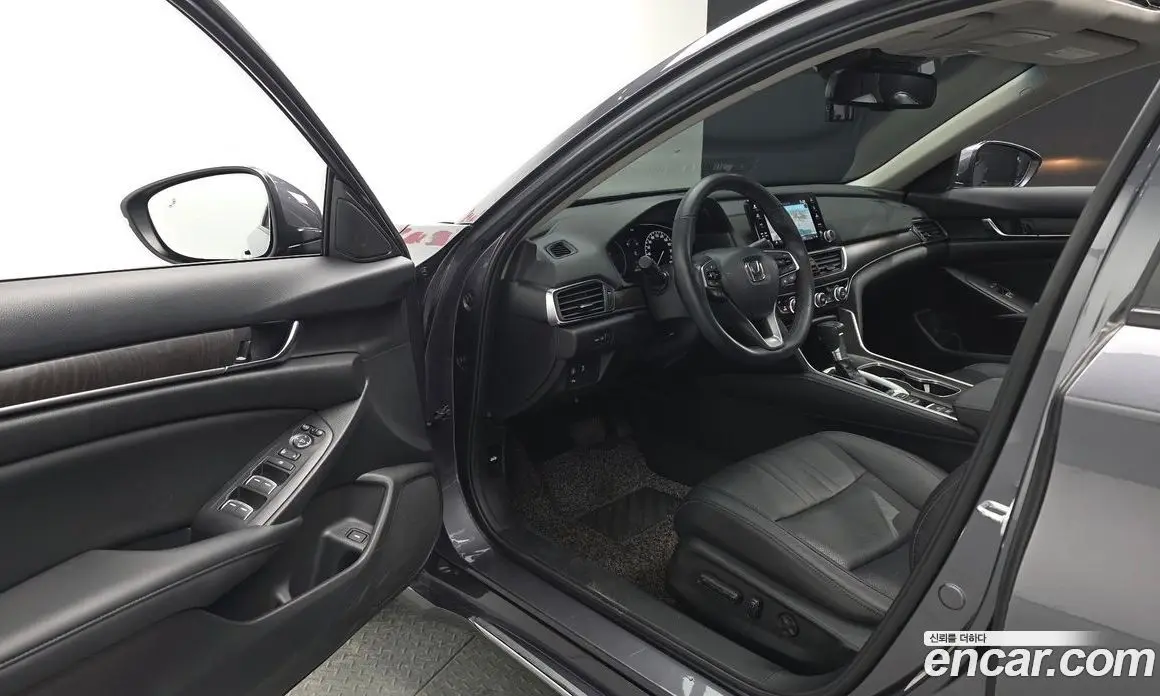 Honda Accord 2022 1.5 автомат (гидро), фото 13