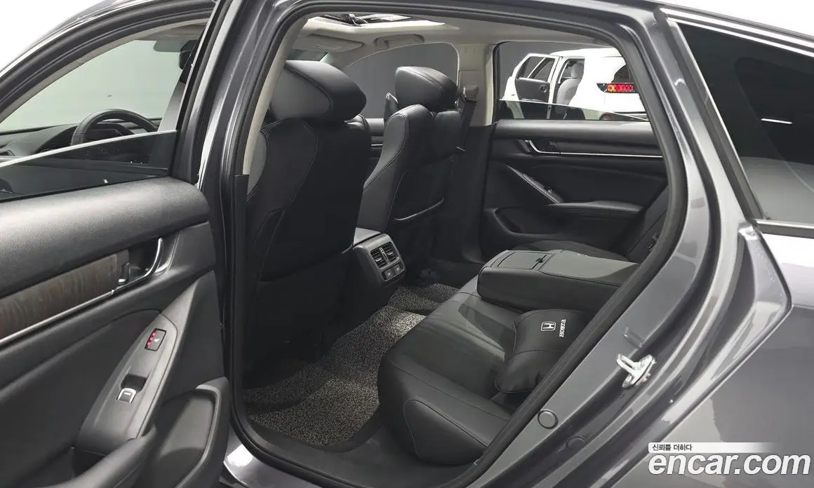 Honda Accord 2022 1.5 автомат (гидро), фото 18