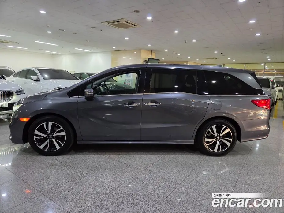 Honda Odyssey 2017 3.5 автомат (гидро), фото 3 Honda Odyssey 2017 3.5 автомат (гидро), фото 3