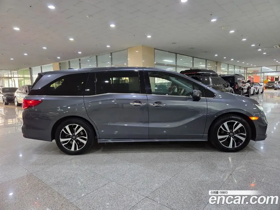Honda Odyssey 2017 3.5 автомат (гидро), фото 5 Honda Odyssey 2017 3.5 автомат (гидро), фото 5