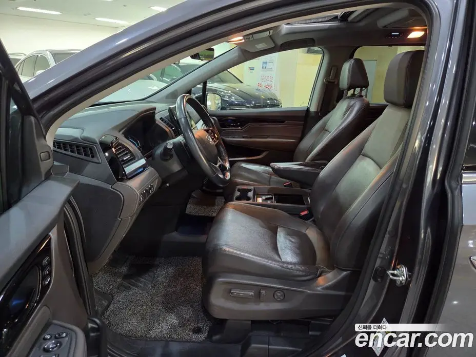 Honda Odyssey 2017 3.5 автомат (гидро), фото 6 Honda Odyssey 2017 3.5 автомат (гидро), фото 6