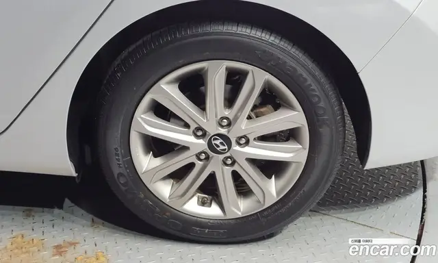 Hyundai Avante 2015 1.6 автомат (гидро), миниатюра 7