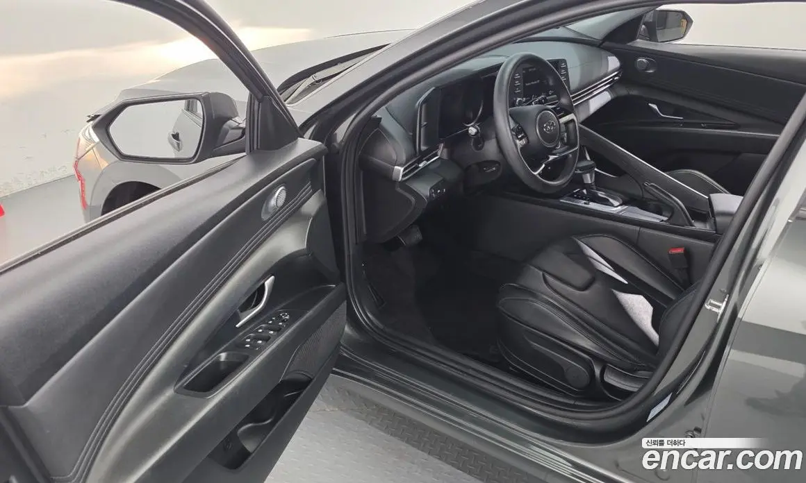 Hyundai Avante 2022 1.6 автомат (гидро), фото 13