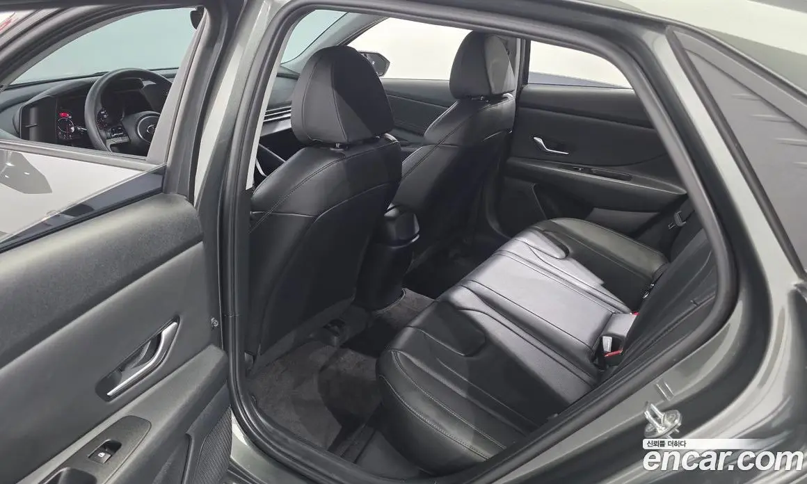 Hyundai Avante 2022 1.6 автомат (гидро), фото 16