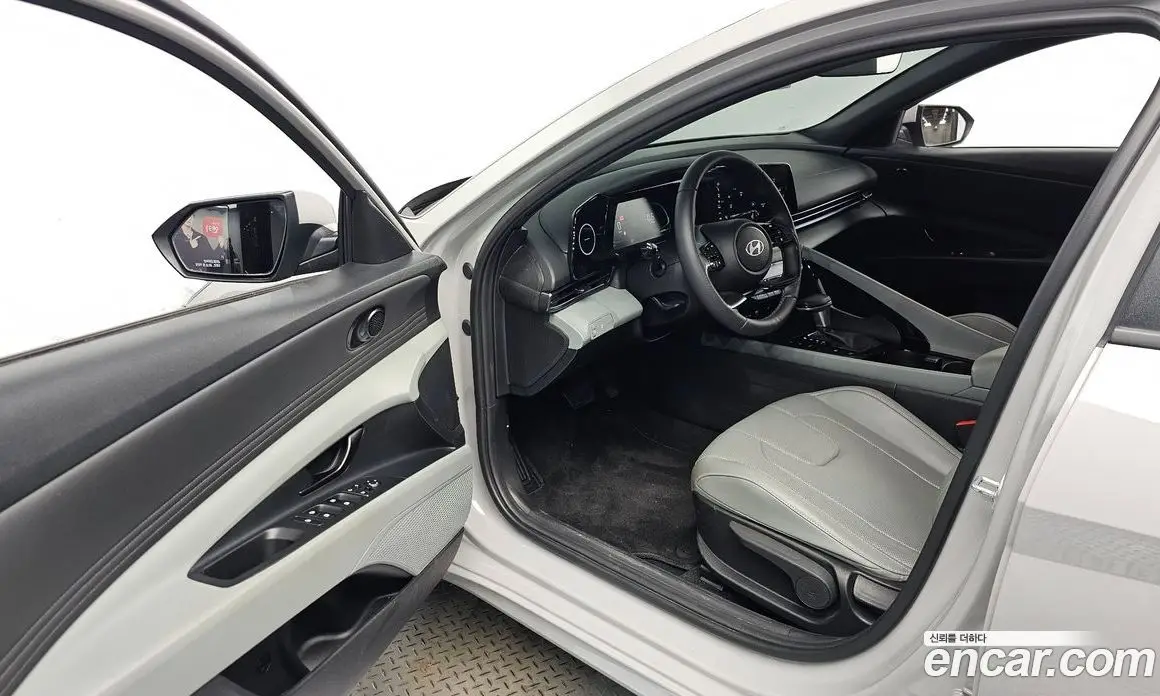 Hyundai Avante 2023 1.6 автомат (гидро), фото 12