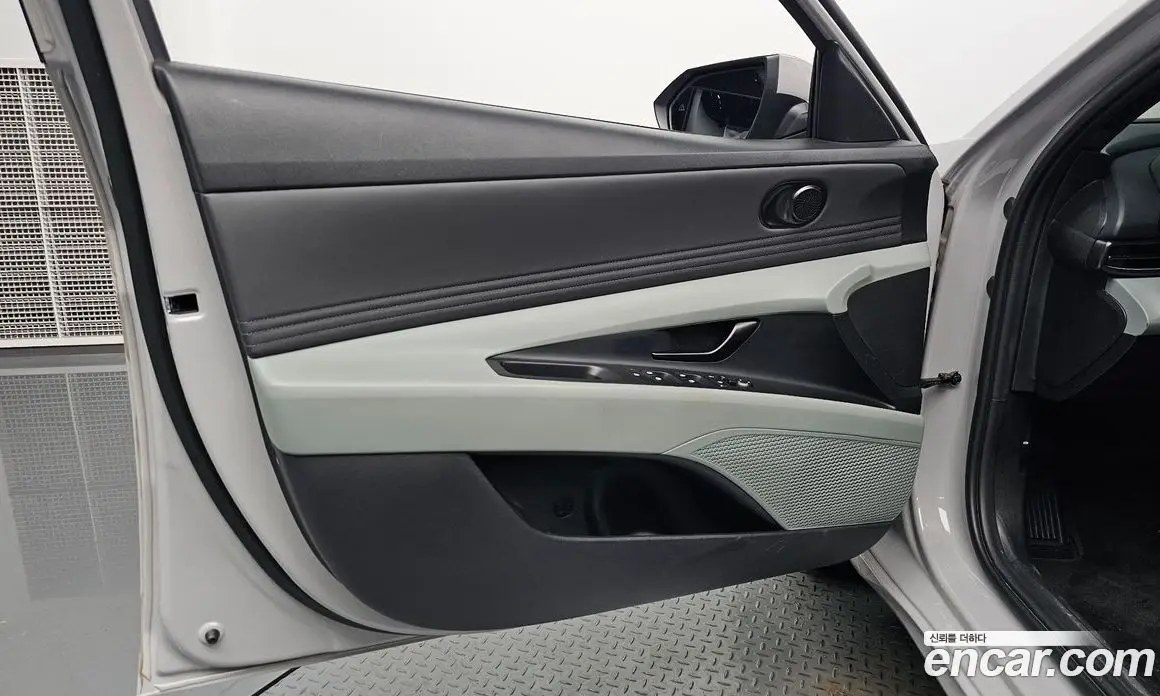 Hyundai Avante 2023 1.6 автомат (гидро), фото 13