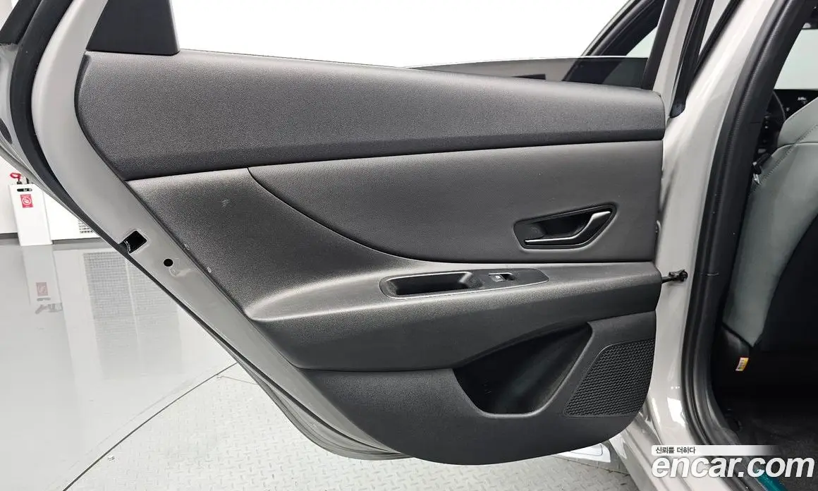 Hyundai Avante 2023 1.6 автомат (гидро), фото 14