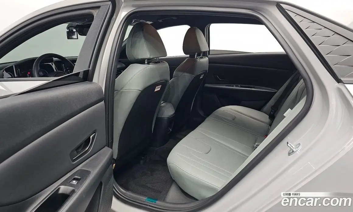 Hyundai Avante 2023 1.6 автомат (гидро), фото 15