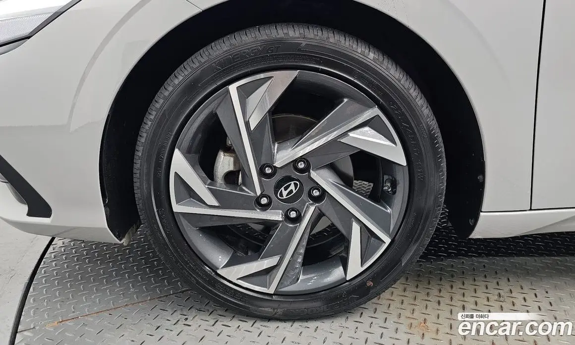 Hyundai Avante 2023 1.6 автомат (гидро), фото 4