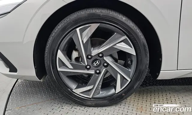 Hyundai Avante 2023 1.6 автомат (гидро), миниатюра 4