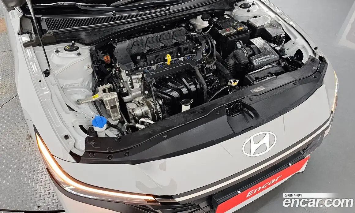 Hyundai Avante 2023 1.6 автомат (гидро), фото 5