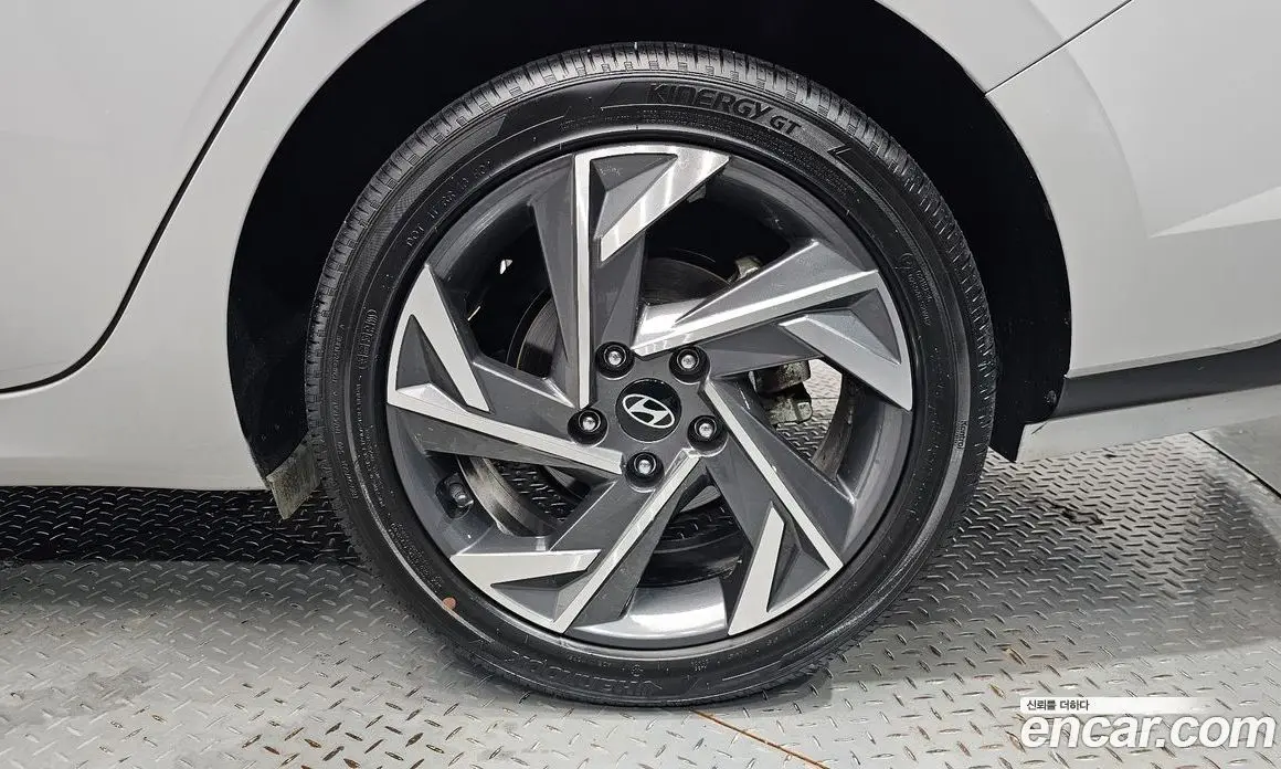 Hyundai Avante 2023 1.6 автомат (гидро), фото 6