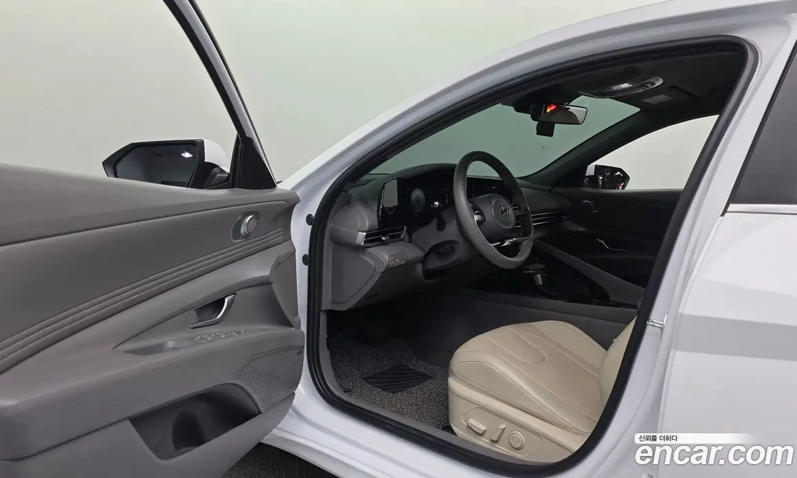 Hyundai Avante 2023 1.6 автомат (гидро), фото 13