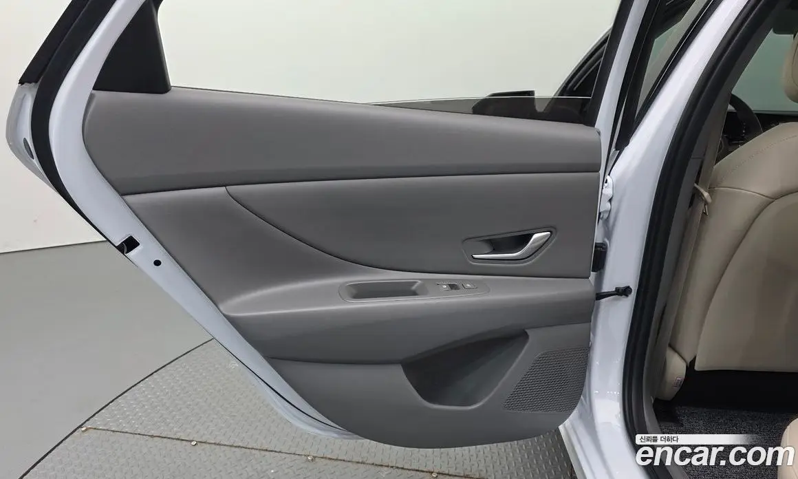 Hyundai Avante 2023 1.6 автомат (гидро), фото 15