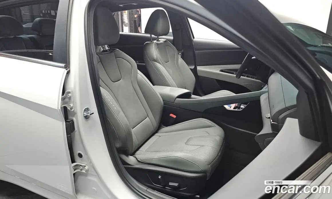 Hyundai Avante 2023 1.6 автомат (гидро), фото 13