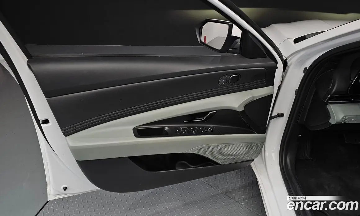 Hyundai Avante 2023 1.6 автомат (гидро), фото 14