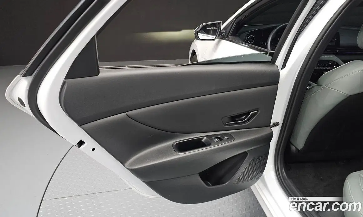 Hyundai Avante 2023 1.6 автомат (гидро), фото 15