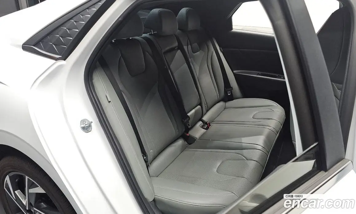 Hyundai Avante 2023 1.6 автомат (гидро), фото 16