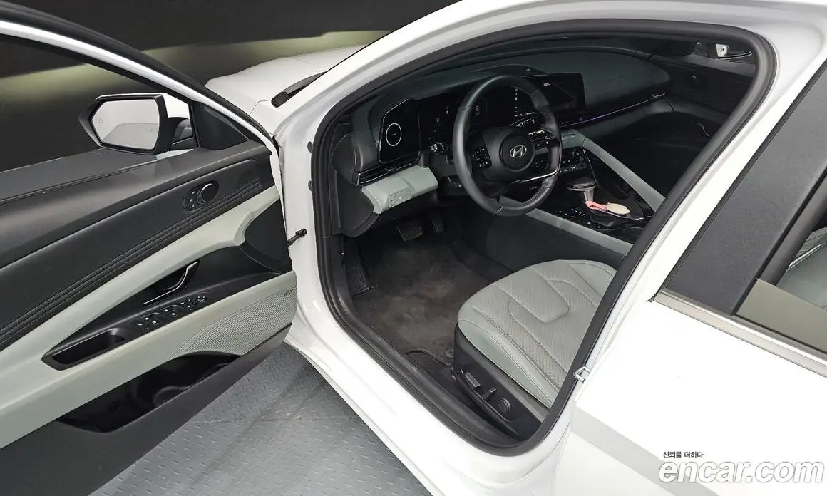 Hyundai Avante 2023 1.6 автомат (гидро), фото 17
