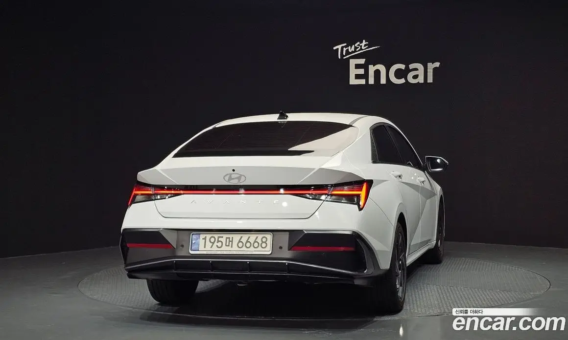 Hyundai Avante 2023 1.6 автомат (гидро), фото 4