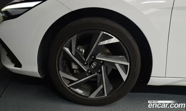 Hyundai Avante 2023 1.6 автомат (гидро), миниатюра 5