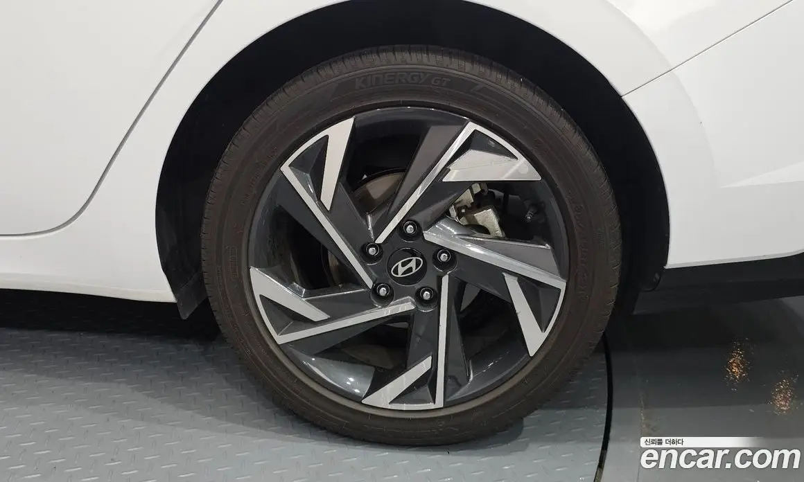Hyundai Avante 2023 1.6 автомат (гидро), фото 7
