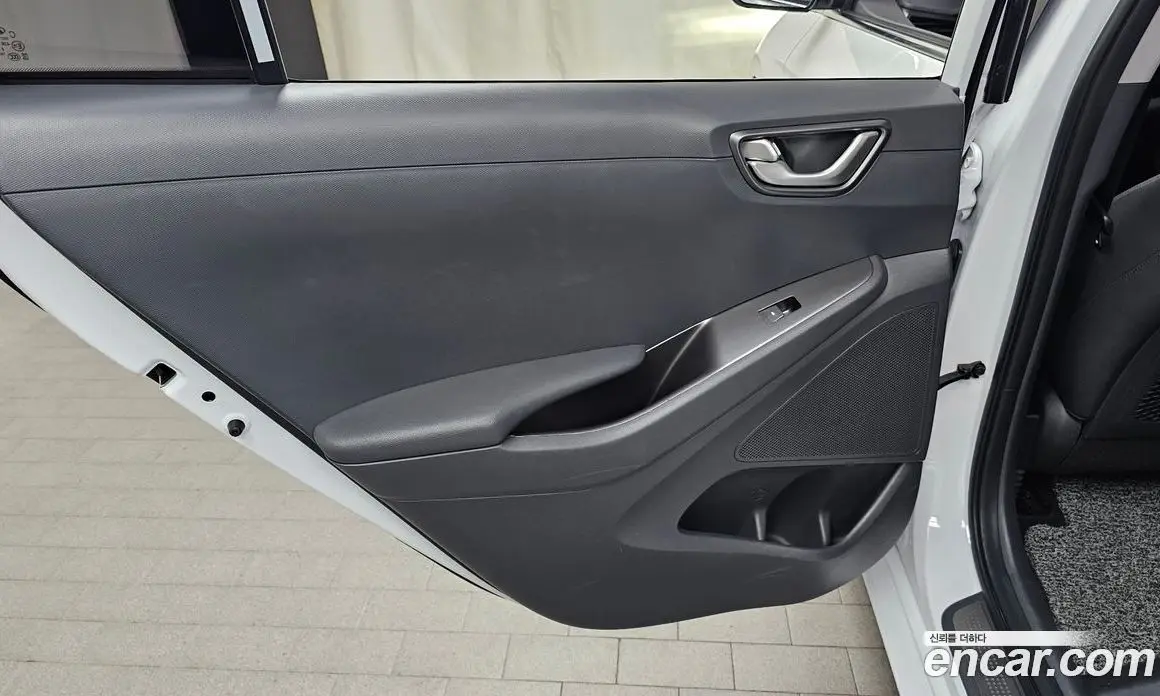 Hyundai Ioniq 2020 0.1 автомат (гидро), фото 14