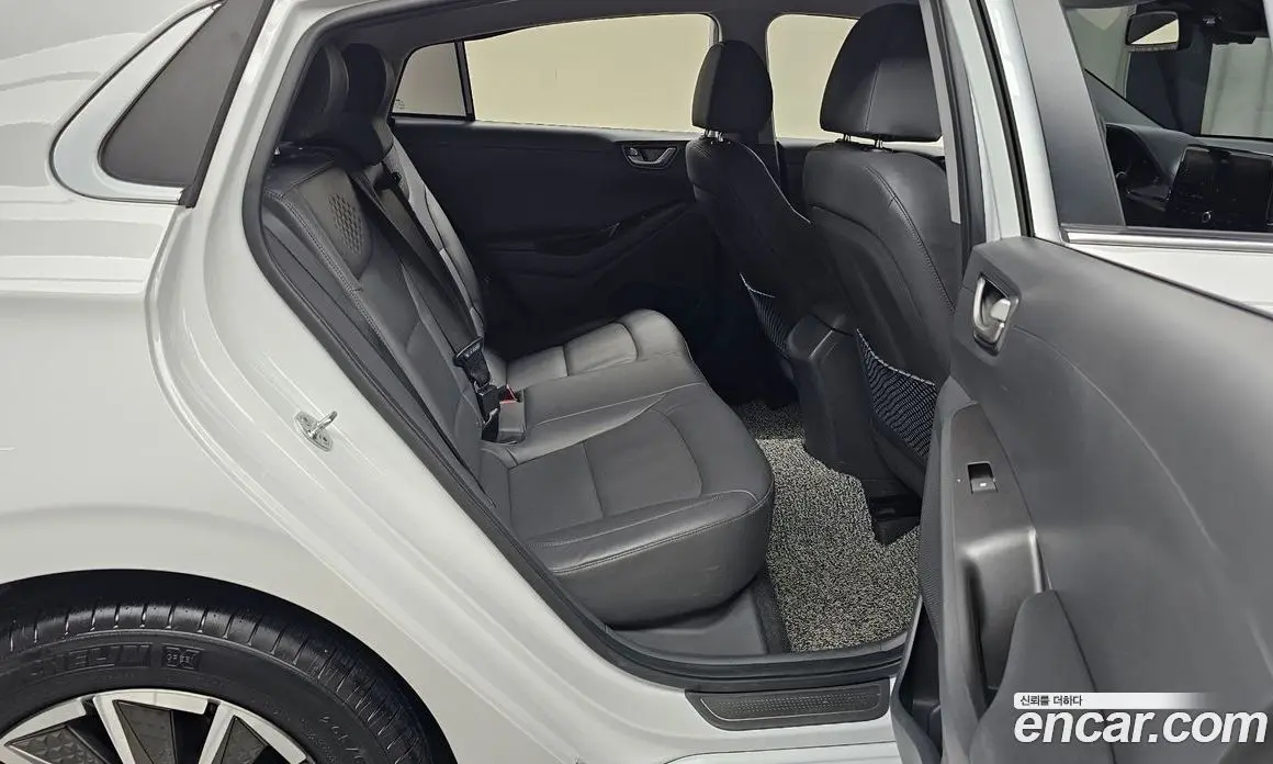 Hyundai Ioniq 2020 0.1 автомат (гидро), фото 17