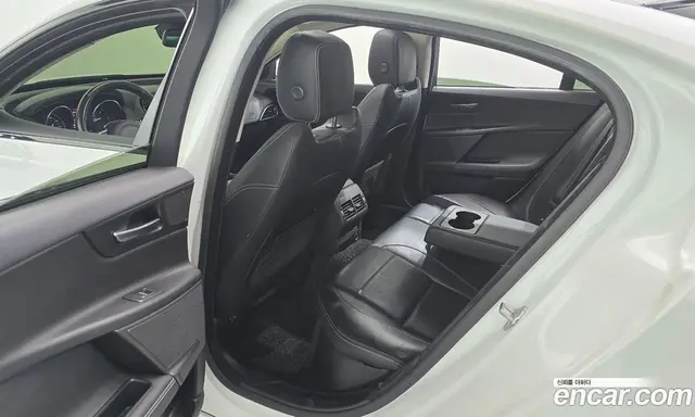 Jaguar XE 2016 2.0 автомат (гидро), миниатюра 12