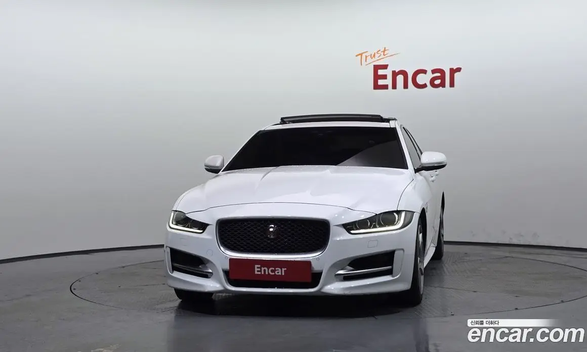 Jaguar XE 2016 2.0 автомат (гидро), фото 3